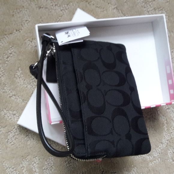 Coach Small Signature Wristlet-Still Has Tags - Picture 2 of 5